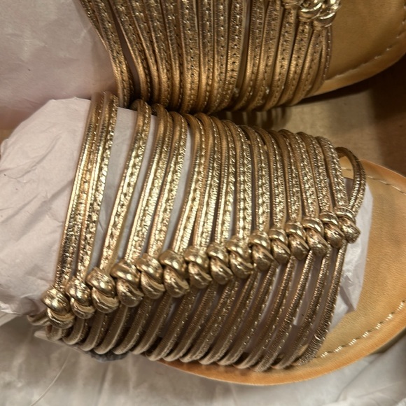 NIB Leather upper Gold Sandals by Beach by Matisse - Picture 5 of 8